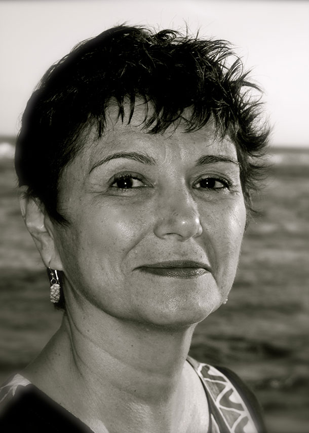 Cristina Bacchilega profile